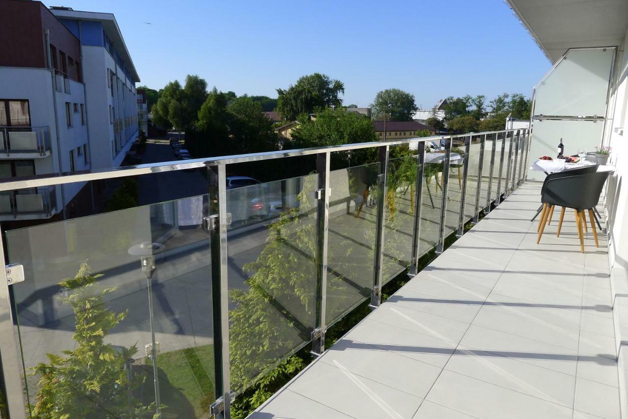 Impresja 42 Apartament Z Garazem Kolobrzeg Bagian luar foto