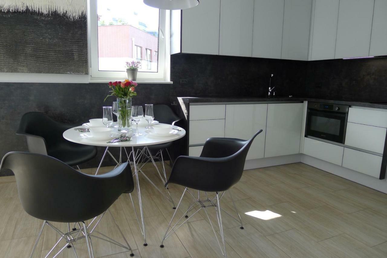 Impresja 42 Apartament Z Garazem Kolobrzeg Bagian luar foto
